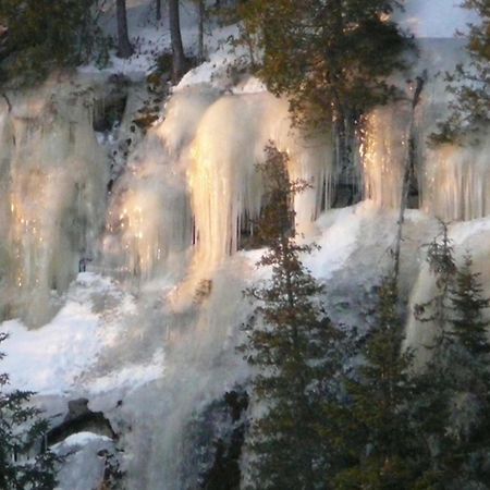 Kan-A-Mouche Pourvoirie Auberge Et Chalets Сен-Мишель-де-Сен Экстерьер фото