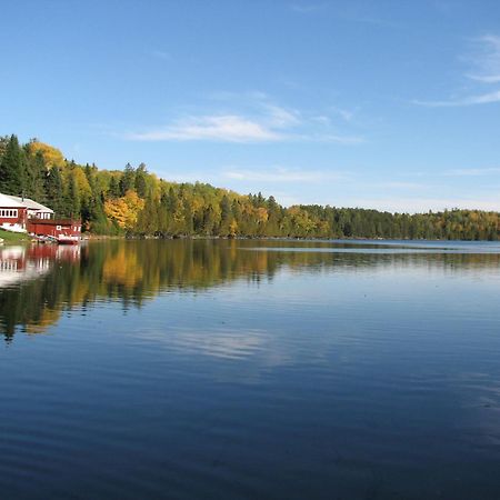Kan-A-Mouche Pourvoirie Auberge Et Chalets Сен-Мишель-де-Сен Экстерьер фото