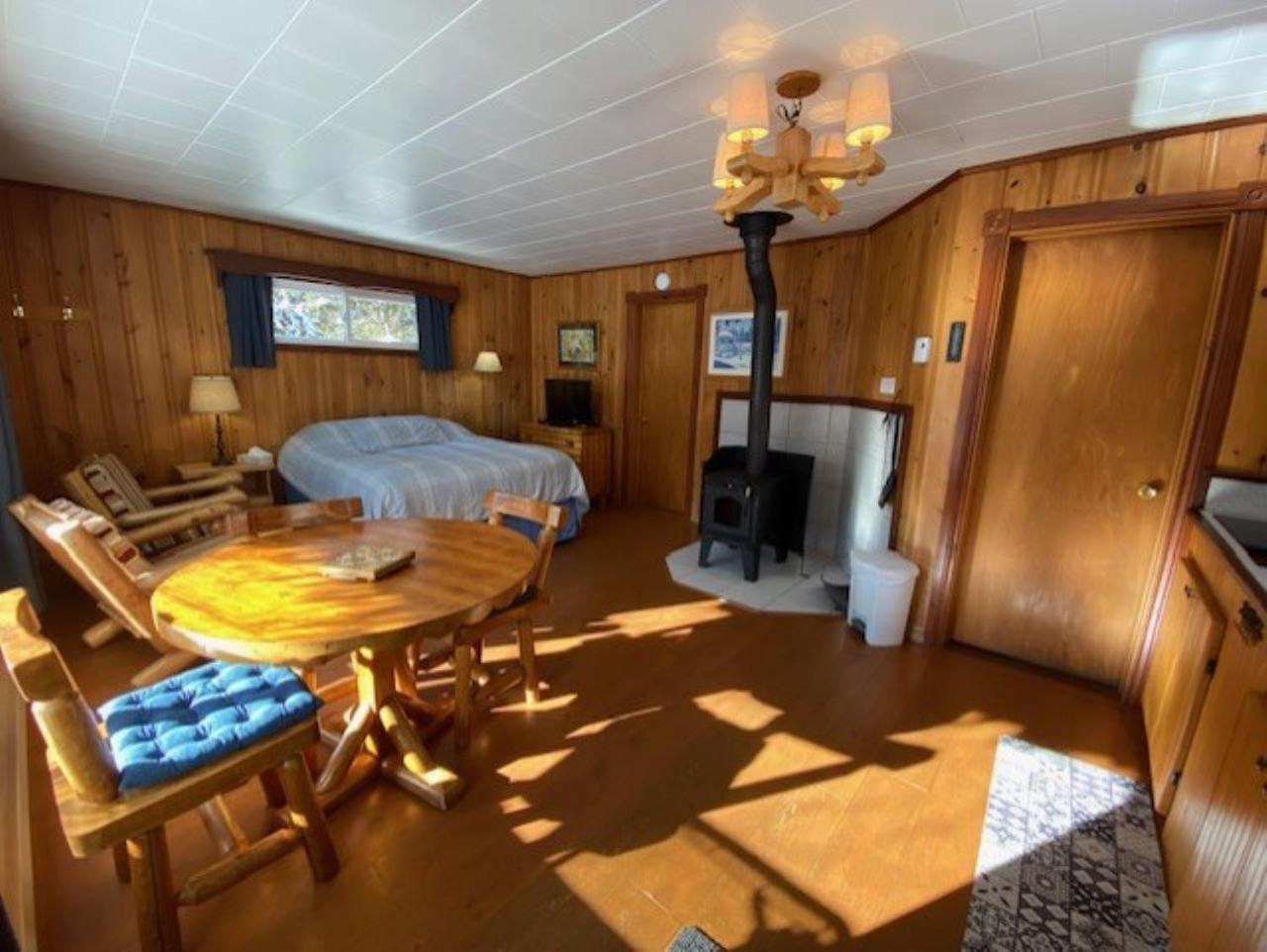 Kan-A-Mouche Pourvoirie Auberge Et Chalets Сен-Мишель-де-Сен Экстерьер фото