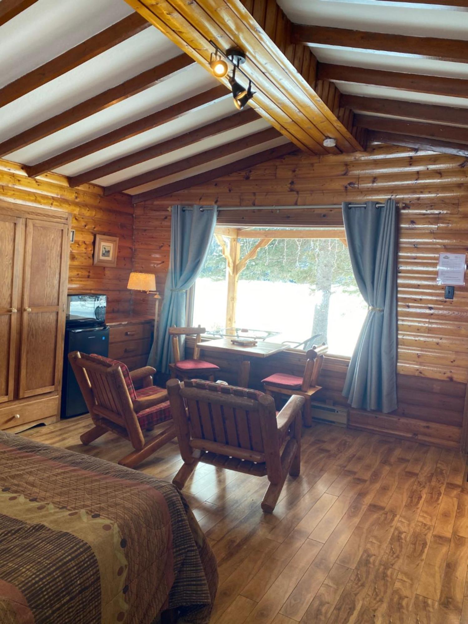 Kan-A-Mouche Pourvoirie Auberge Et Chalets Сен-Мишель-де-Сен Номер фото
