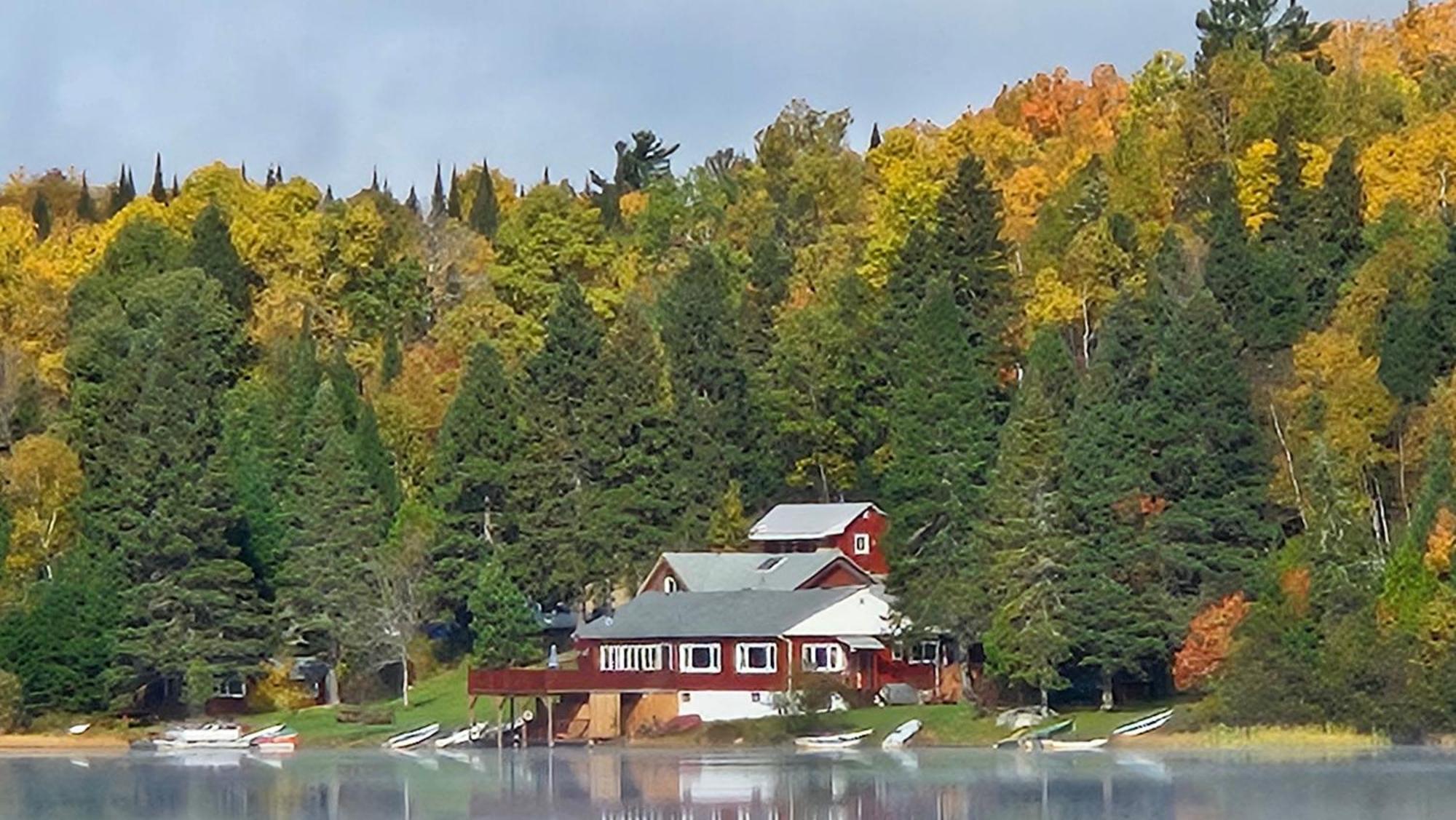 Kan-A-Mouche Pourvoirie Auberge Et Chalets Сен-Мишель-де-Сен Экстерьер фото