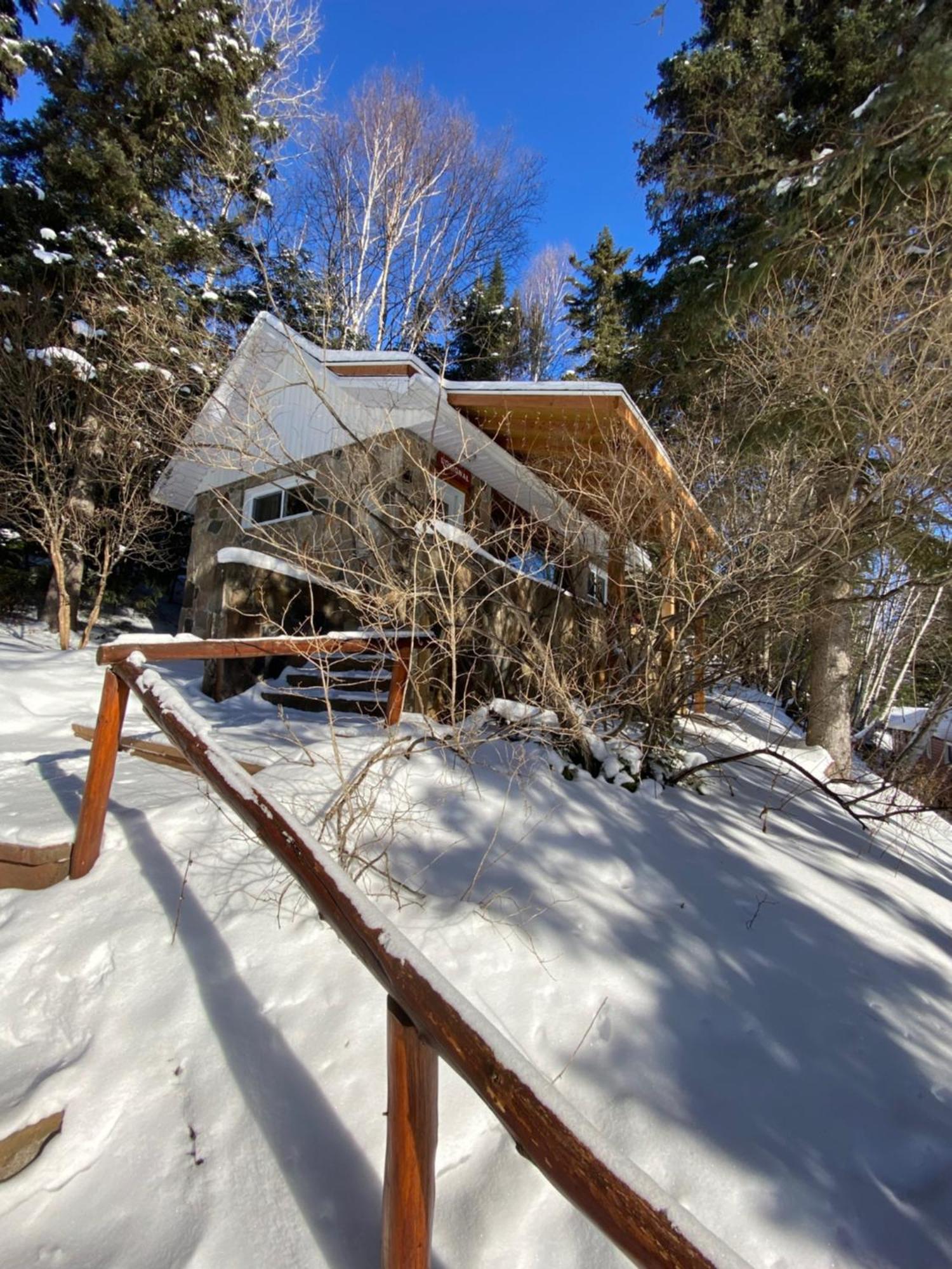 Kan-A-Mouche Pourvoirie Auberge Et Chalets Сен-Мишель-де-Сен Экстерьер фото