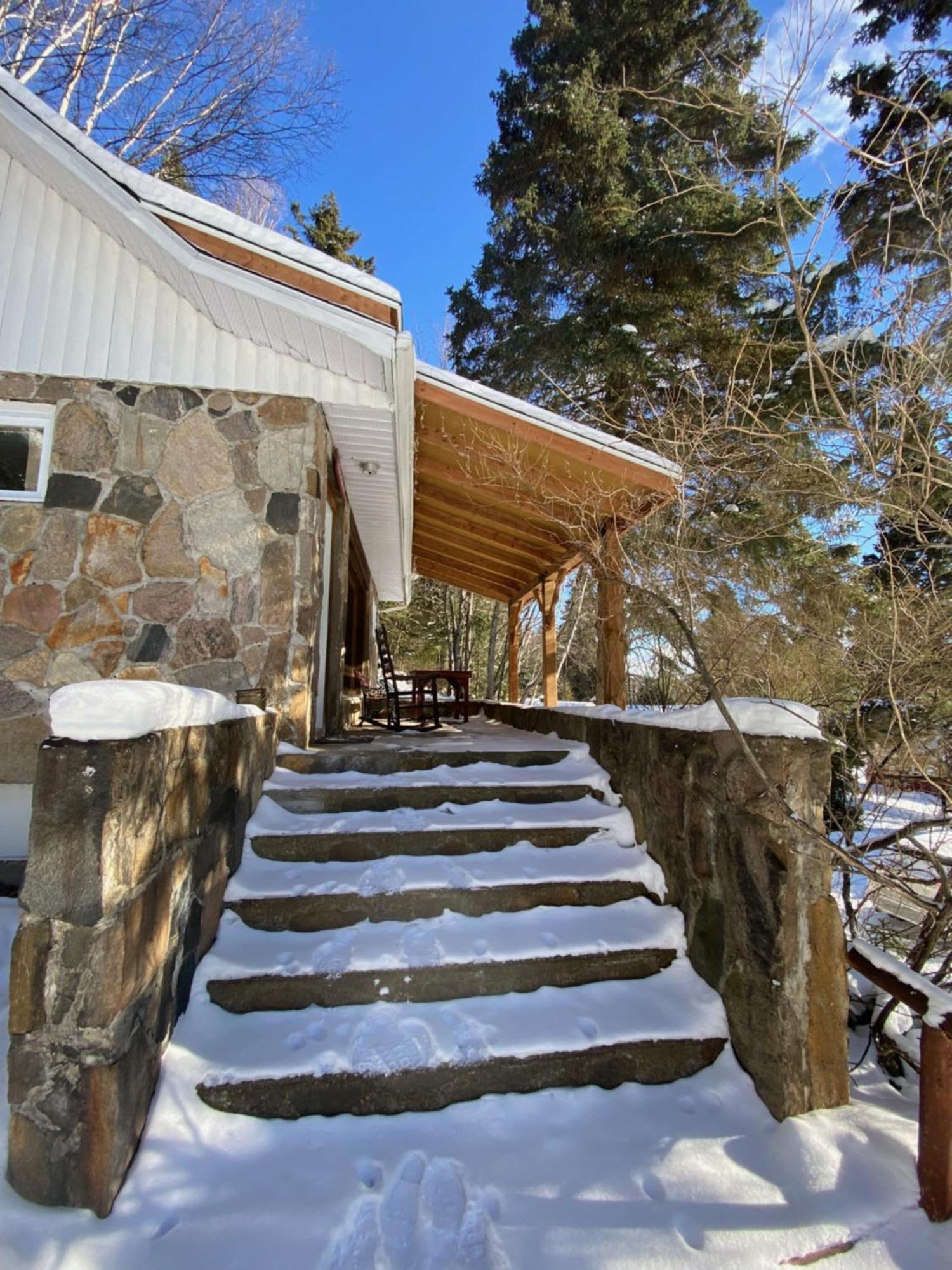 Kan-A-Mouche Pourvoirie Auberge Et Chalets Сен-Мишель-де-Сен Экстерьер фото
