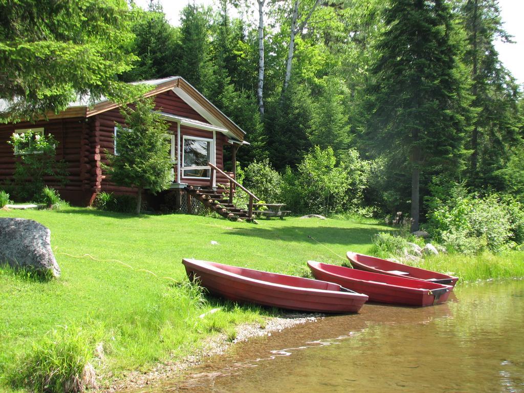 Kan-A-Mouche Pourvoirie Auberge Et Chalets Сен-Мишель-де-Сен Экстерьер фото