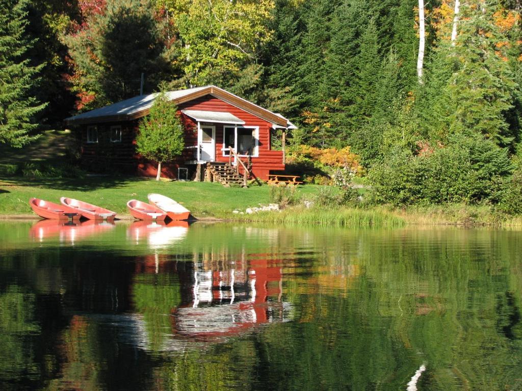 Kan-A-Mouche Pourvoirie Auberge Et Chalets Сен-Мишель-де-Сен Экстерьер фото