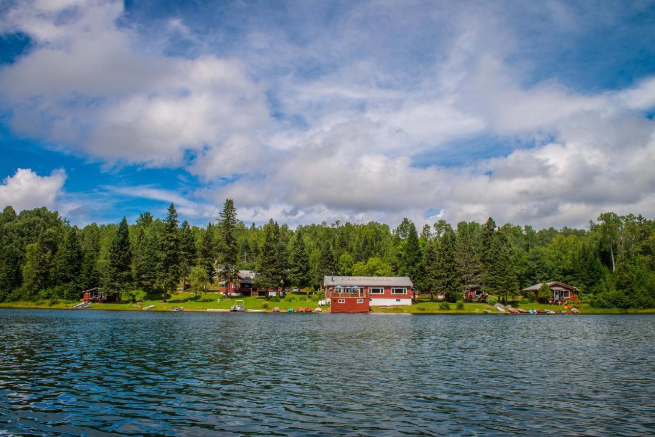 Kan-A-Mouche Pourvoirie Auberge Et Chalets Сен-Мишель-де-Сен Экстерьер фото